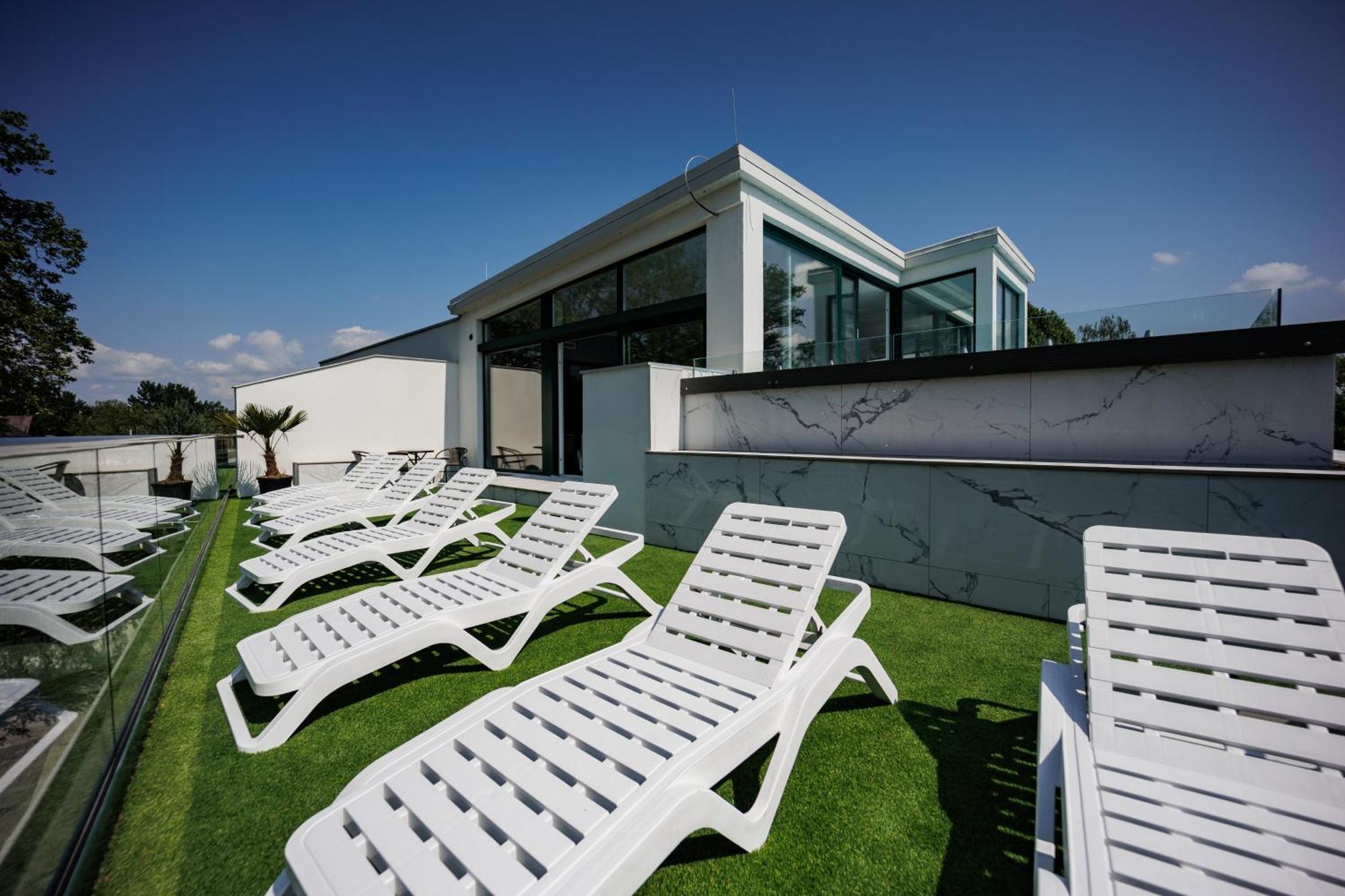 Villa Bauhaus Labi Garden Wellness Apartman Siófok Eksteriør bilde